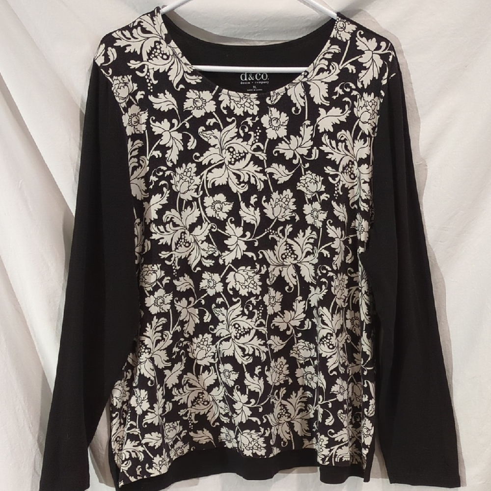 D&Co | Botanical Print Long Sleeve Hip Length Knit Top Black White | XL